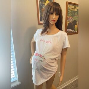 🤰White Maternity “it’s a girl!” Flower Crown t-shirt